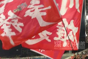 燃動(dòng)全場(chǎng)!“川超”成都迎戰(zhàn)廣安，現(xiàn)場(chǎng)球迷振奮高喊:成都雄起!