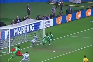 能控這么久也挺厲害！名場(chǎng)面：曼城禁區(qū)內(nèi)20秒7腳傳遞無(wú)人射門~