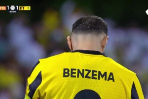 背鍋！本澤馬88分鐘點(diǎn)球被撲錯(cuò)失絕殺機(jī)會(huì)！