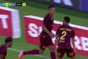 ??老兵精神！41歲仍決定比賽！蒂亞戈-席爾瓦凌空側(cè)鉤雜耍絕殺