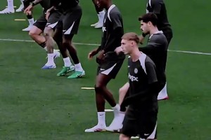 這到底是什么氣質？帕爾默練球時跟隊友與眾不同！