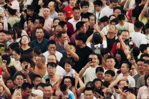 額??！蘇超南通隊(duì)這個(gè)角球戰(zhàn)術(shù)氣氛組到位了，可惜罰的。。。