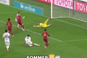 不對(duì)啊，這是李榮浩演唱會(huì)啊，也用上《橘頌色的火焰》暖場(chǎng)了