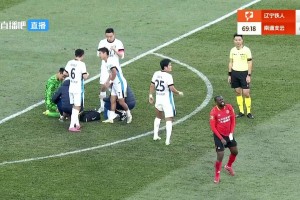 疼??！田依儂爆射近距離擊中隊(duì)友姆本扎襠部，后者走路姿勢(shì)亮了