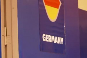 摯友！名場面：美國隊被淘汰，里夫斯去德國更衣室恭喜施羅德！