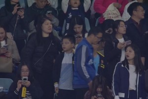 快看鏡頭啊！蘇超決賽中場文藝表演被看臺小姐姐搶鏡?