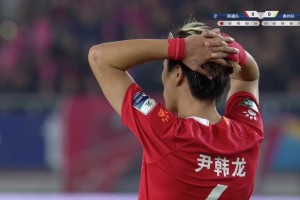 遺憾！南通隊尹韓龍第一個登場便罰丟點球；解說：太追求角度了