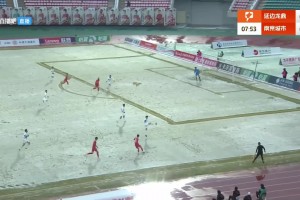 功不可沒??！遼寧鐵人冠軍教頭李金羽舉起中甲冠軍金杯