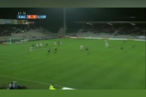 簡(jiǎn)直無(wú)解！小儒尼尼奧中圈附近任意球直接轟進(jìn)！