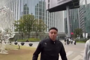 你的林皇！名場(chǎng)面：林加德挑戰(zhàn)韓國(guó)最高大廈停球！