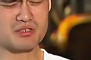 靈魂拷問！姚明接受魯豫采訪名場(chǎng)面：是不喜歡唱還是唱的不好？