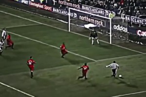 太優(yōu)雅了！紐卡名宿羅伯特經(jīng)典的雜耍式射門！