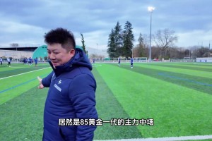 當(dāng)法國(guó)和挪威抽到一組后，德尚在座位上興奮得手舞足蹈~