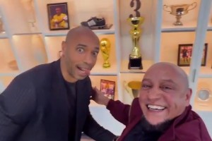 亨利卡洛斯你們賠我手機(jī)??