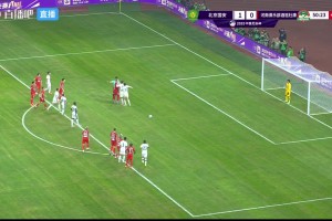 雙方險些爆發(fā)沖突??國安罰點球時，河南球員投訴擺放位置