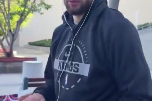 采訪國王球員：吸管到底幾個(gè)洞？還得看NBA斯坦福高材生！